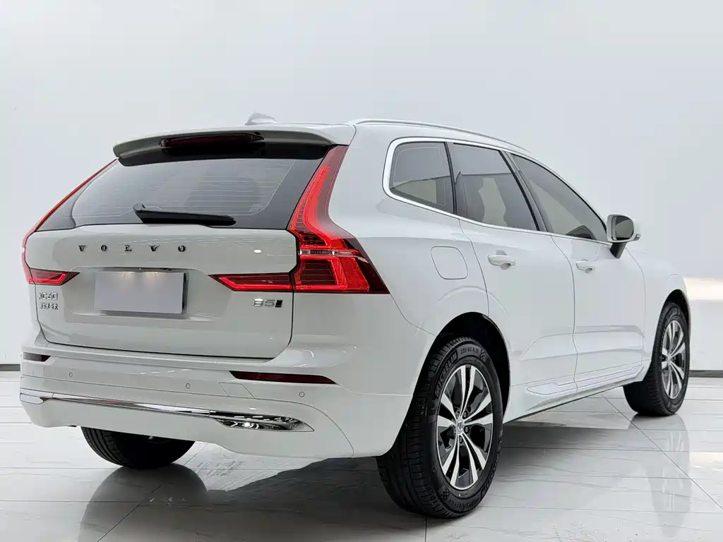 Volvo XC60 — фото 10