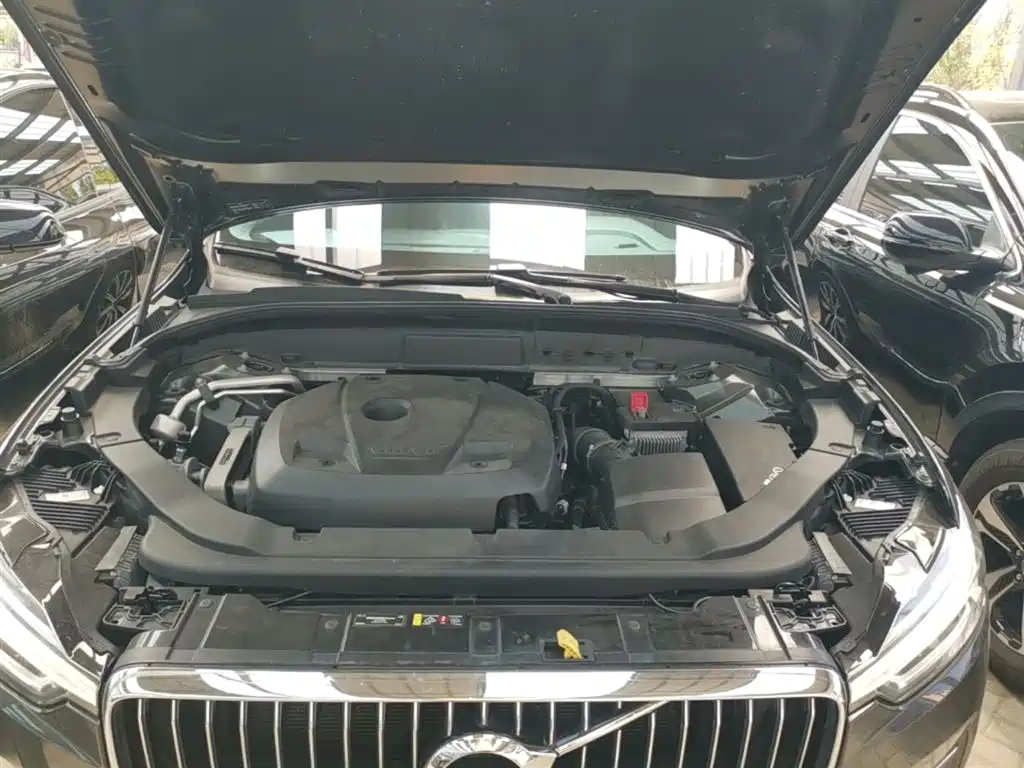 Volvo XC60 — фото 20