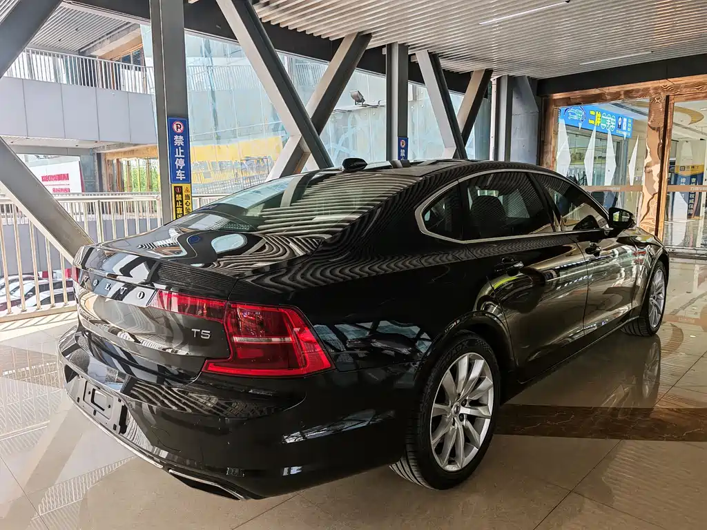 Volvo S90 — фото 4