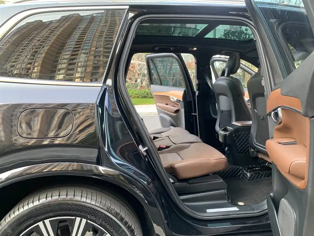 Volvo XC90 — фото 14
