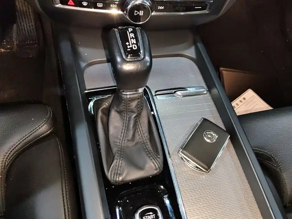 Volvo S60 — фото 14