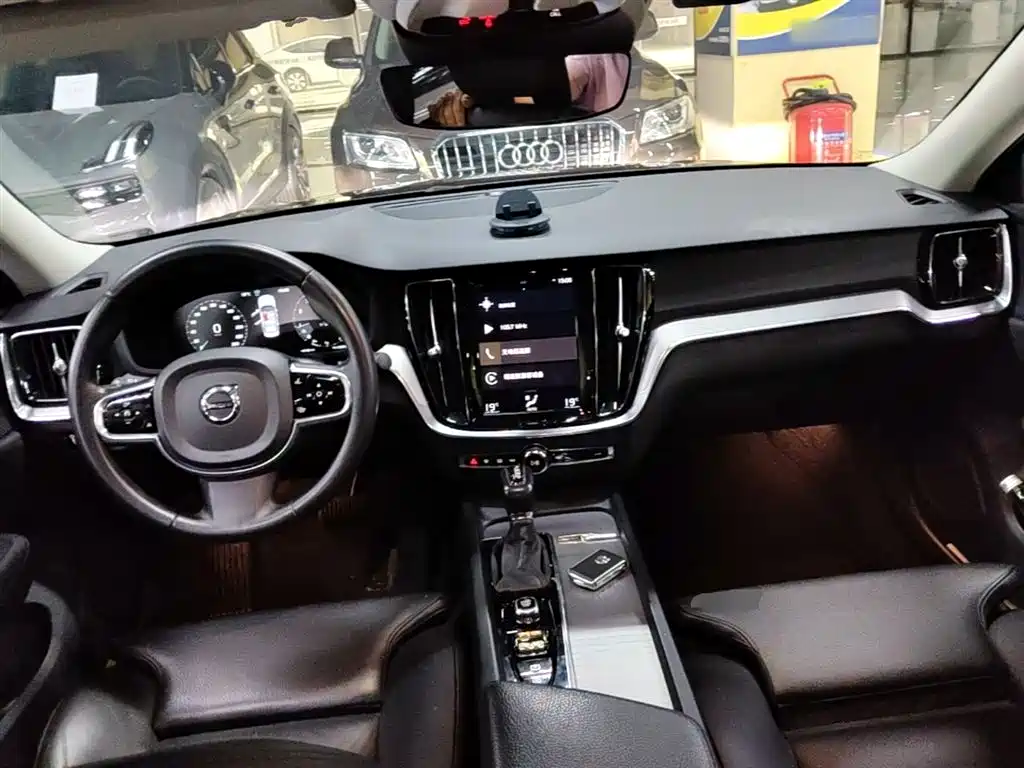 Volvo S60 — фото 10