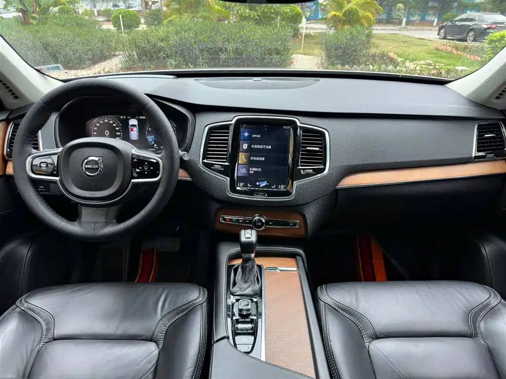 Volvo XC90 — фото 11