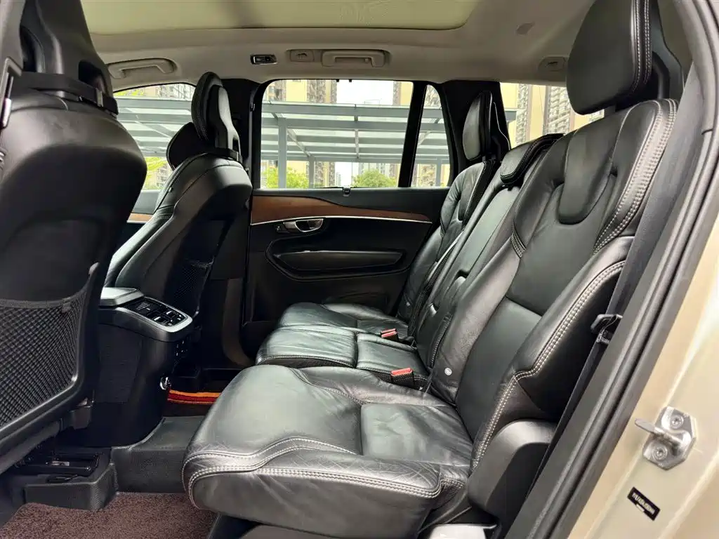 Volvo XC90 — фото 13