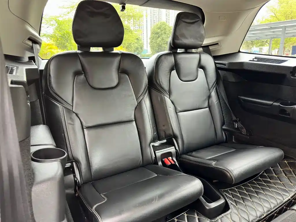 Volvo XC90 — фото 17