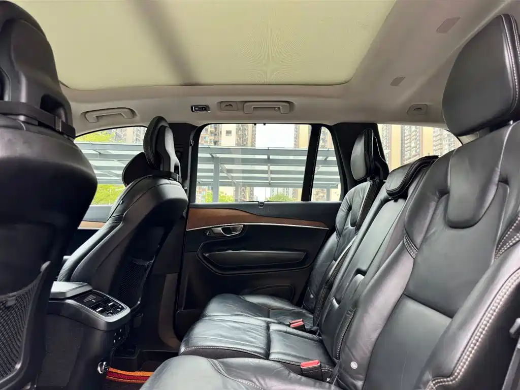 Volvo XC90 — фото 18