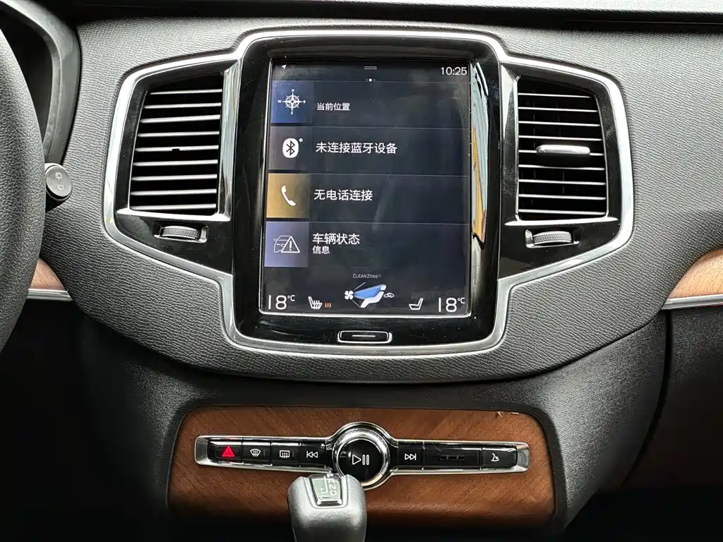 Volvo XC90 — фото 25