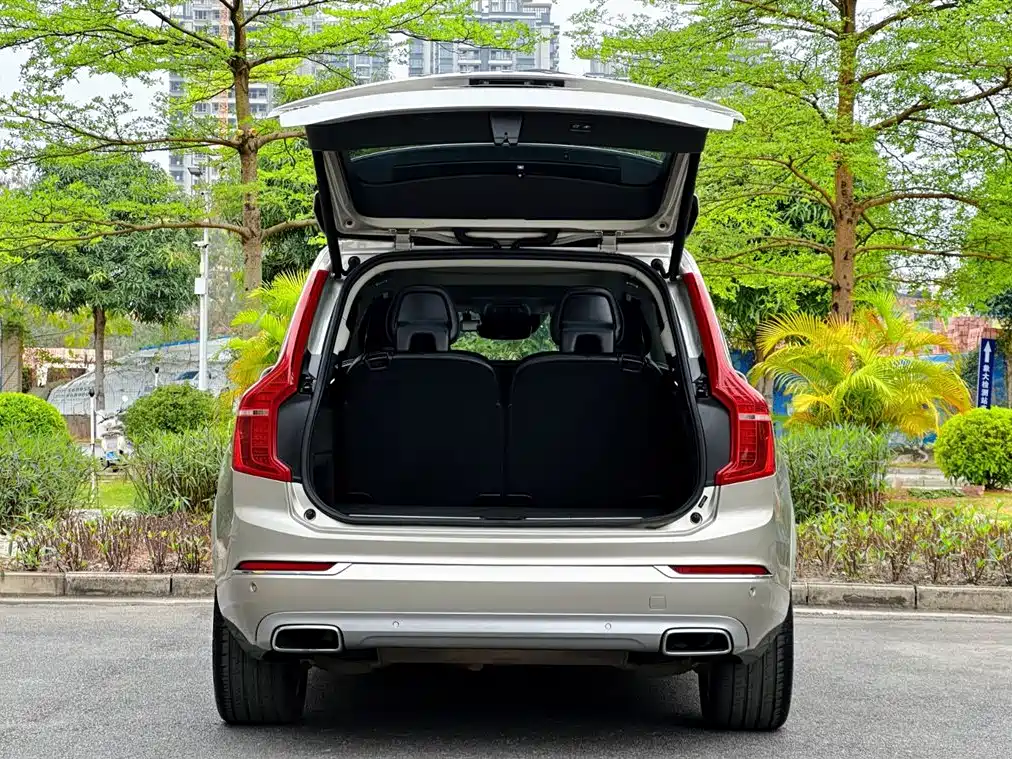 Volvo XC90 — фото 31