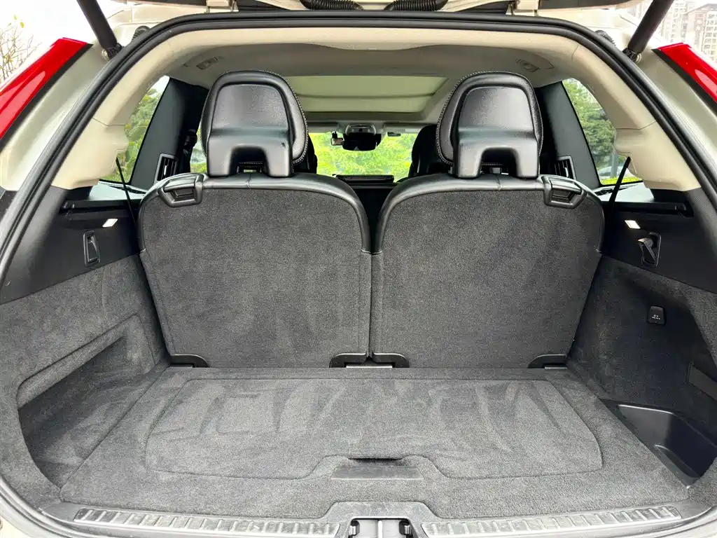 Volvo XC90 — фото 32