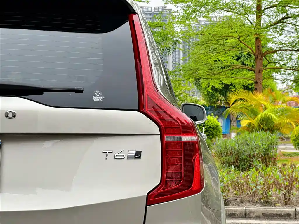 Volvo XC90 — фото 34