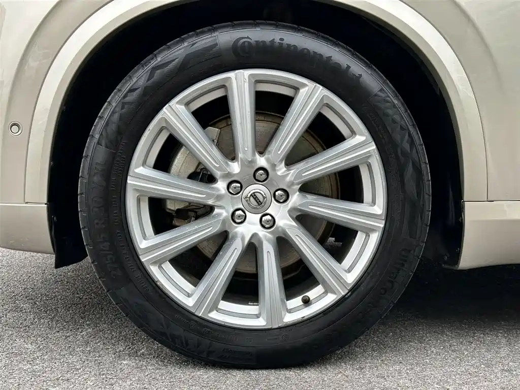 Volvo XC90 — фото 35