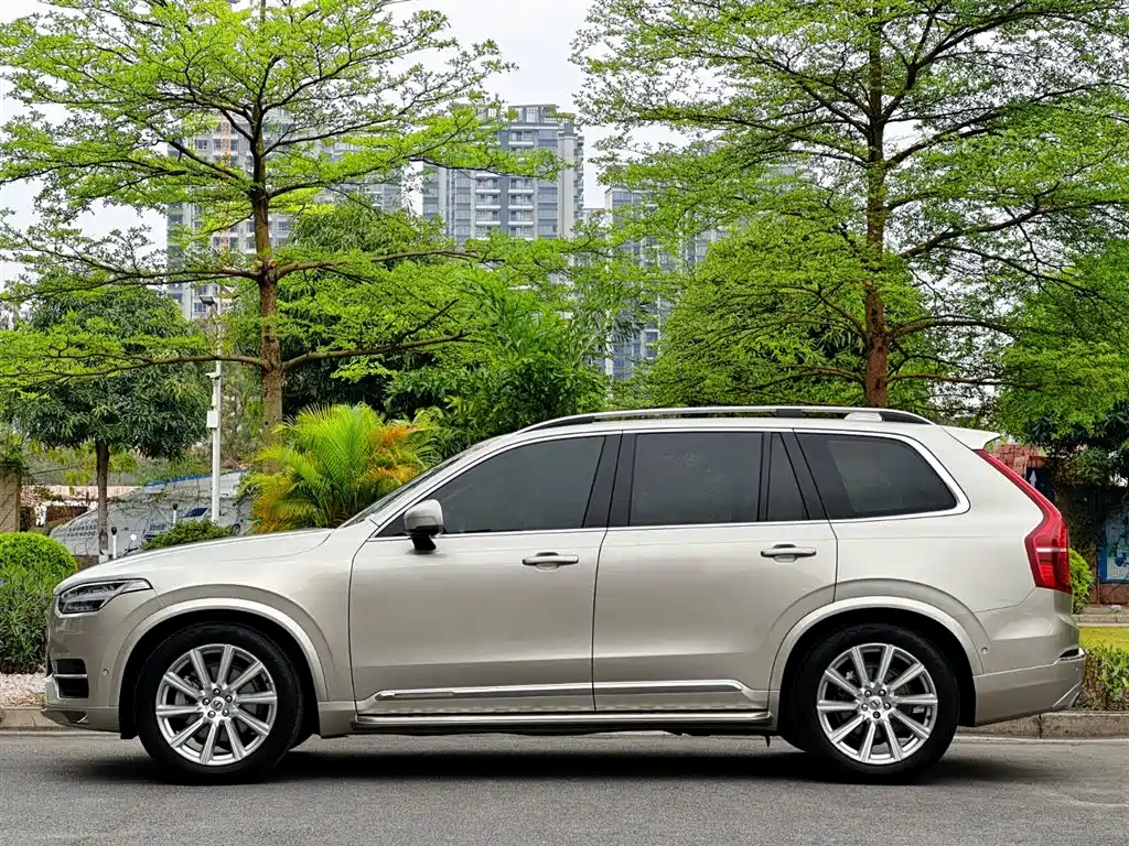 Volvo XC90 — фото 5
