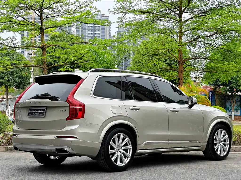 Volvo XC90 — фото 8
