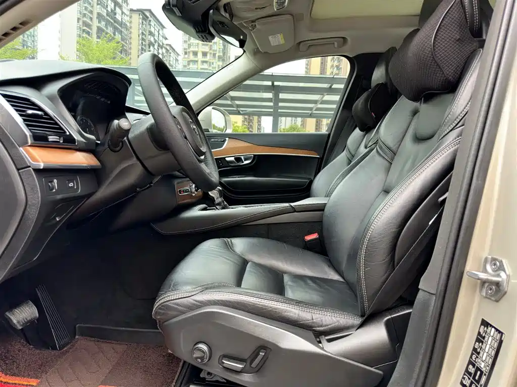 Volvo XC90 — фото 9