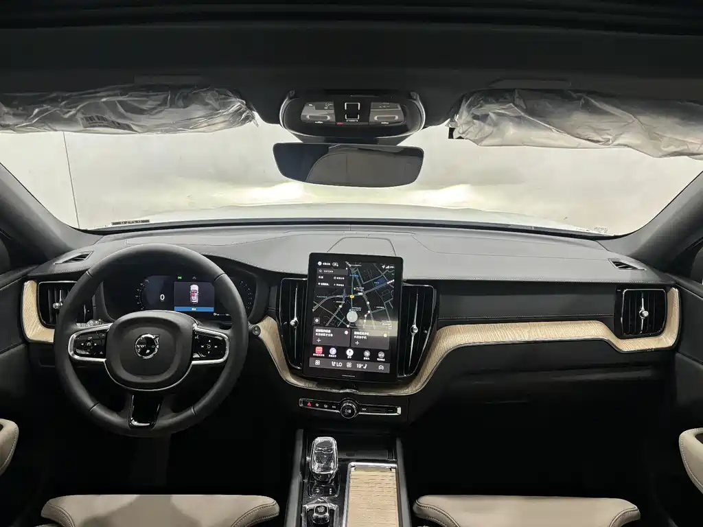 Volvo XC60 — фото 13