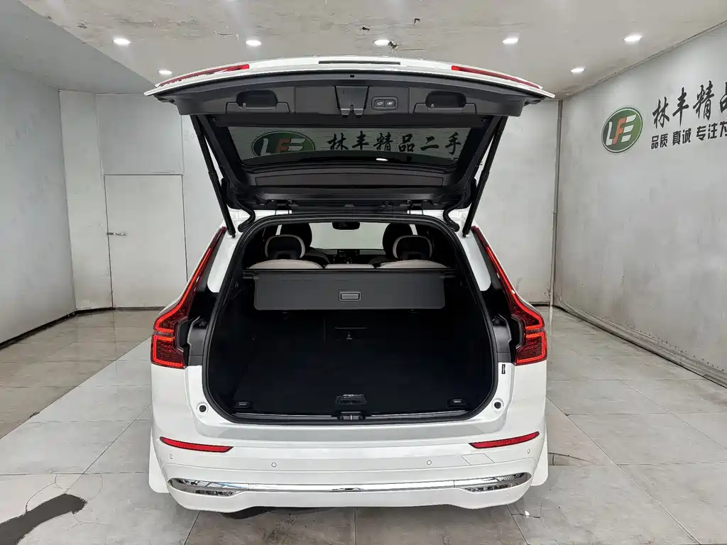 Volvo XC60 — фото 26