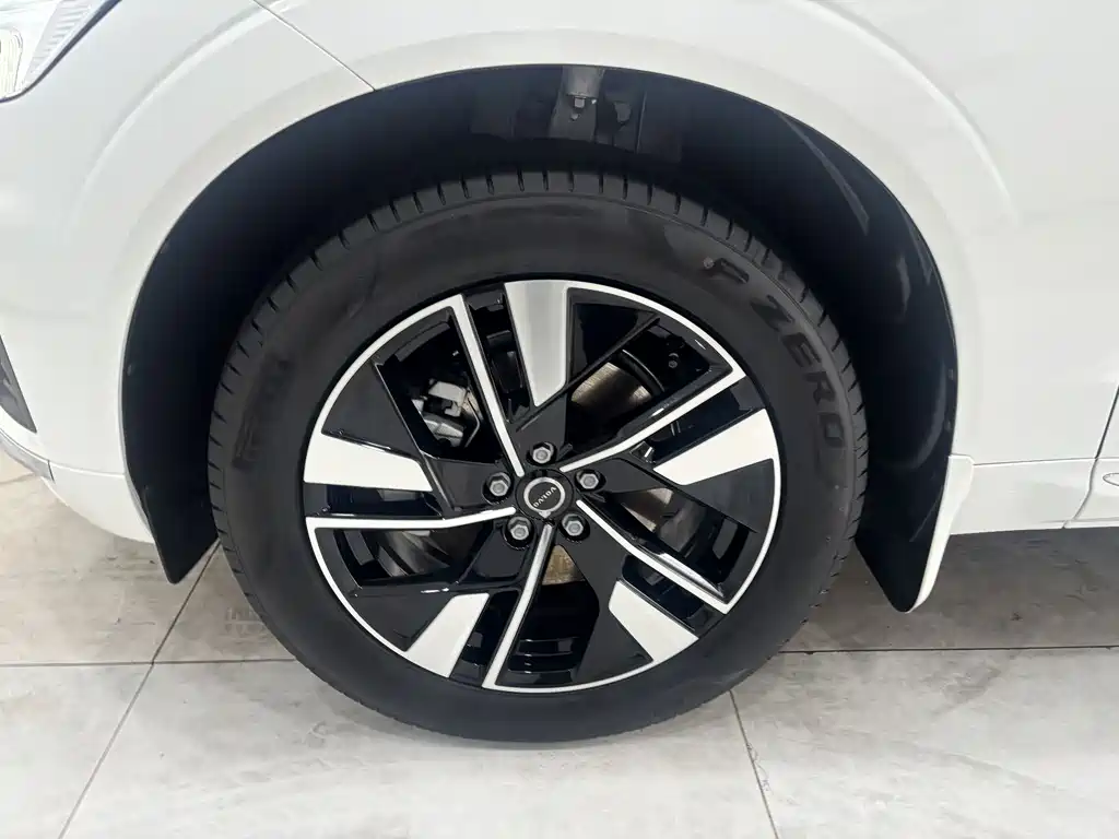 Volvo XC60 — фото 30