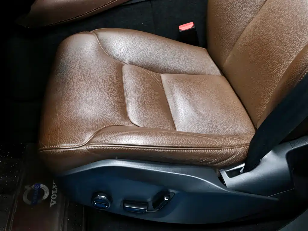 Volvo XC90 — фото 18
