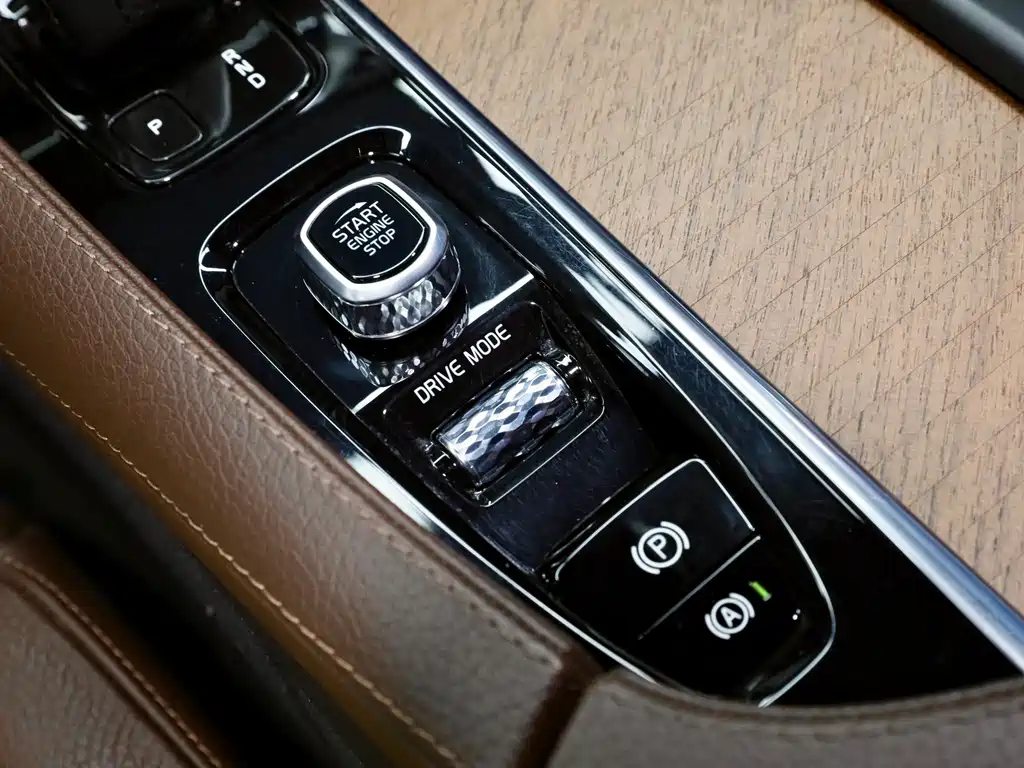Volvo XC90 — фото 22
