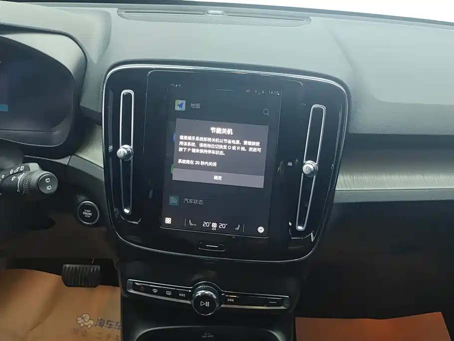 Volvo XC40 — фото 13