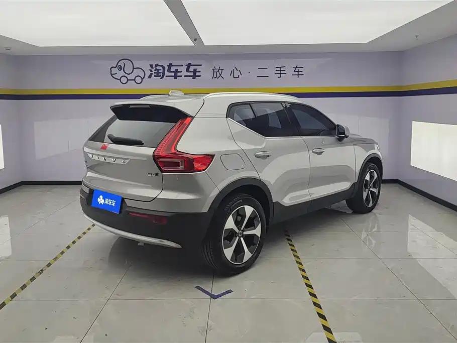 Volvo XC40 — фото 3