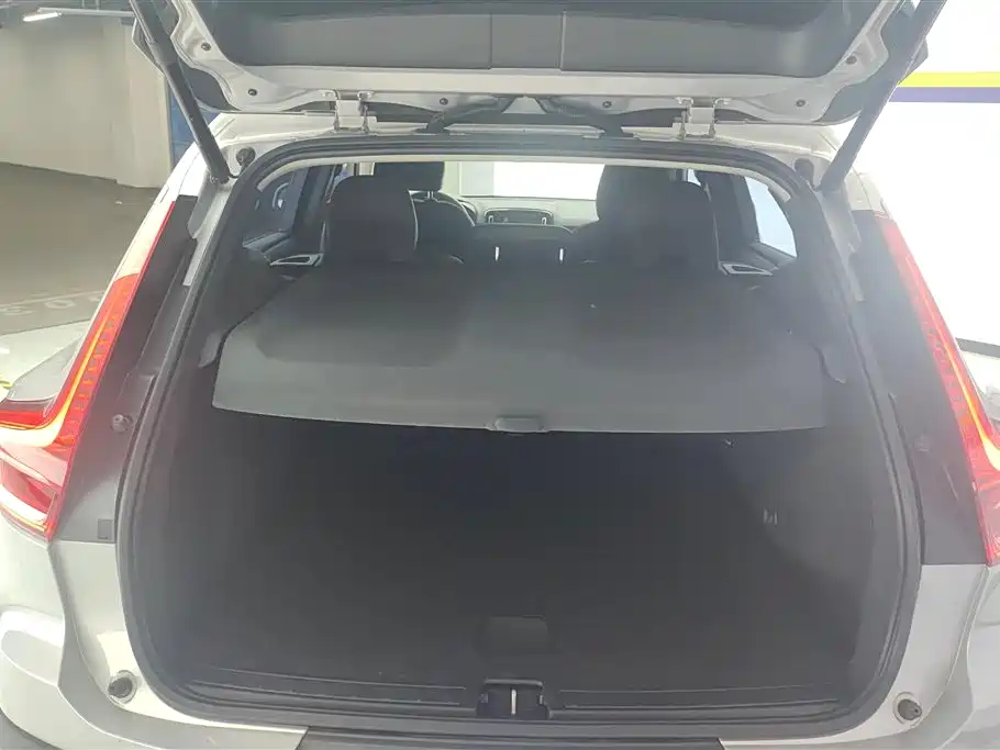 Volvo XC40 — фото 4