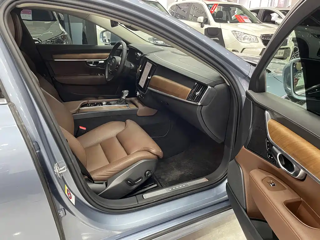 Volvo S90 — фото 14