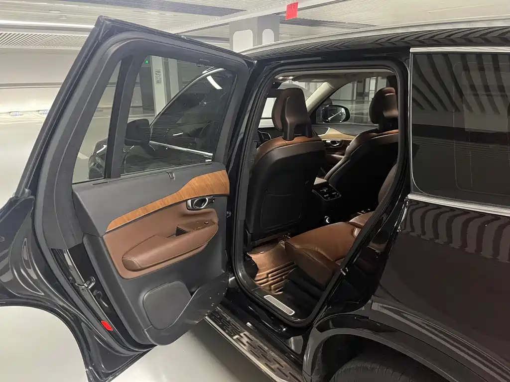 Volvo XC90 — фото 14