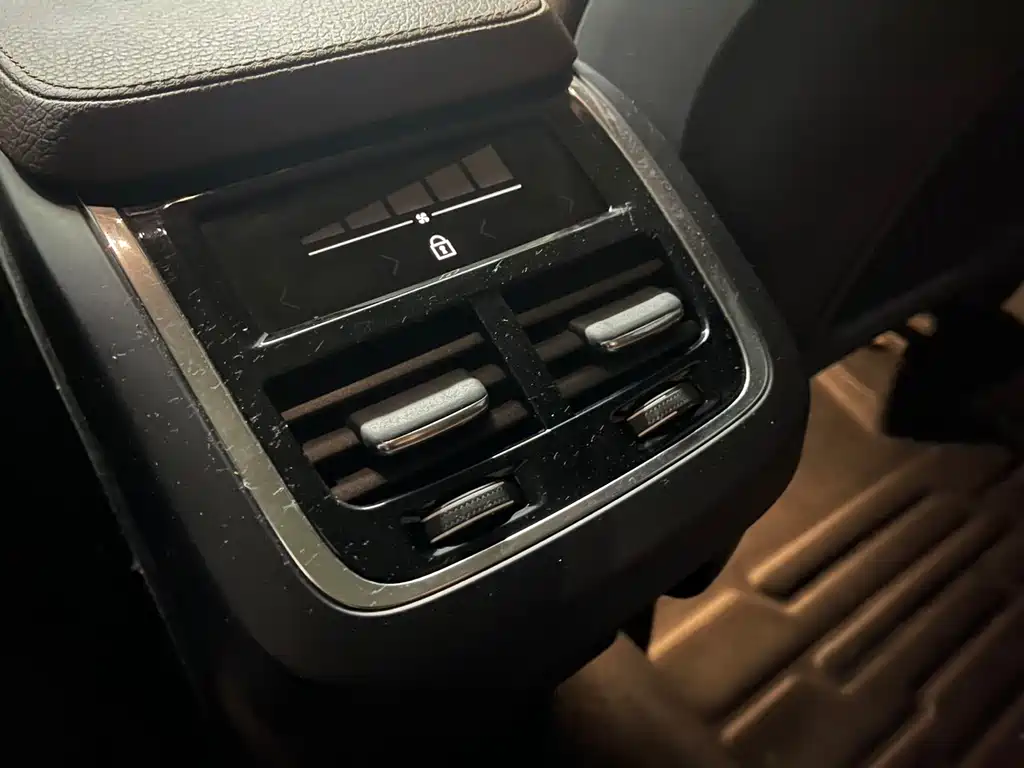 Volvo XC90 — фото 17