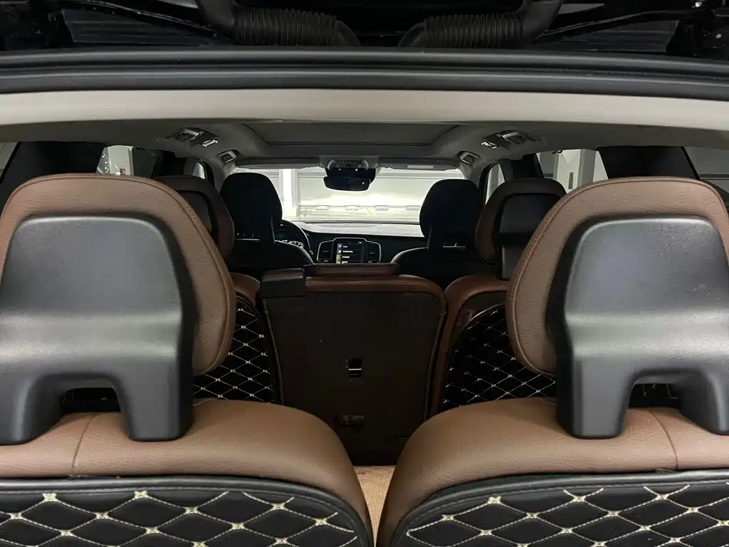 Volvo XC90 — фото 18