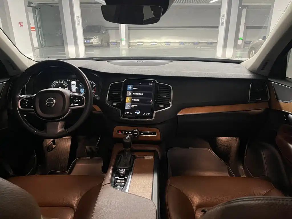 Volvo XC90 — фото 19