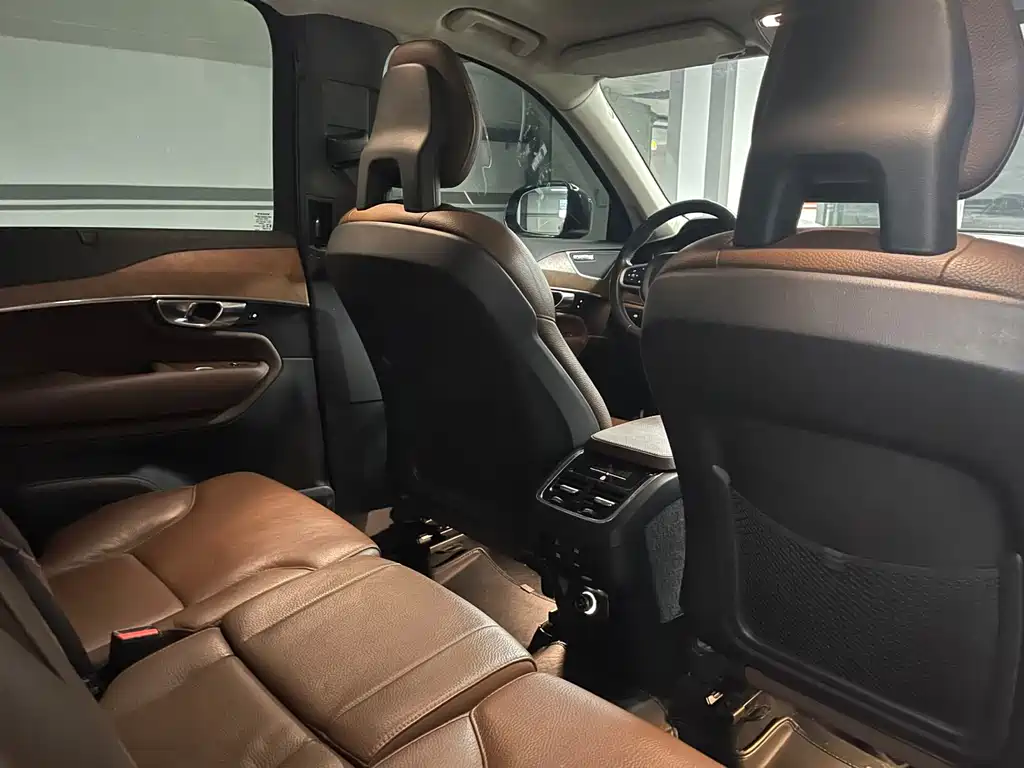 Volvo XC90 — фото 20