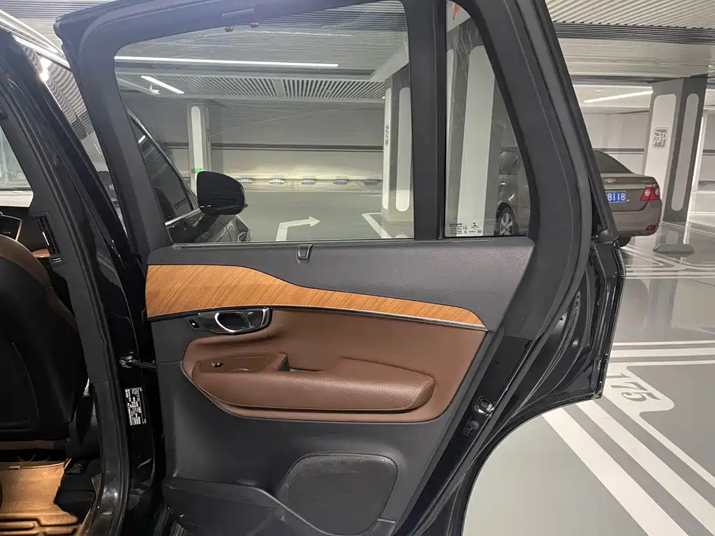 Volvo XC90 — фото 22