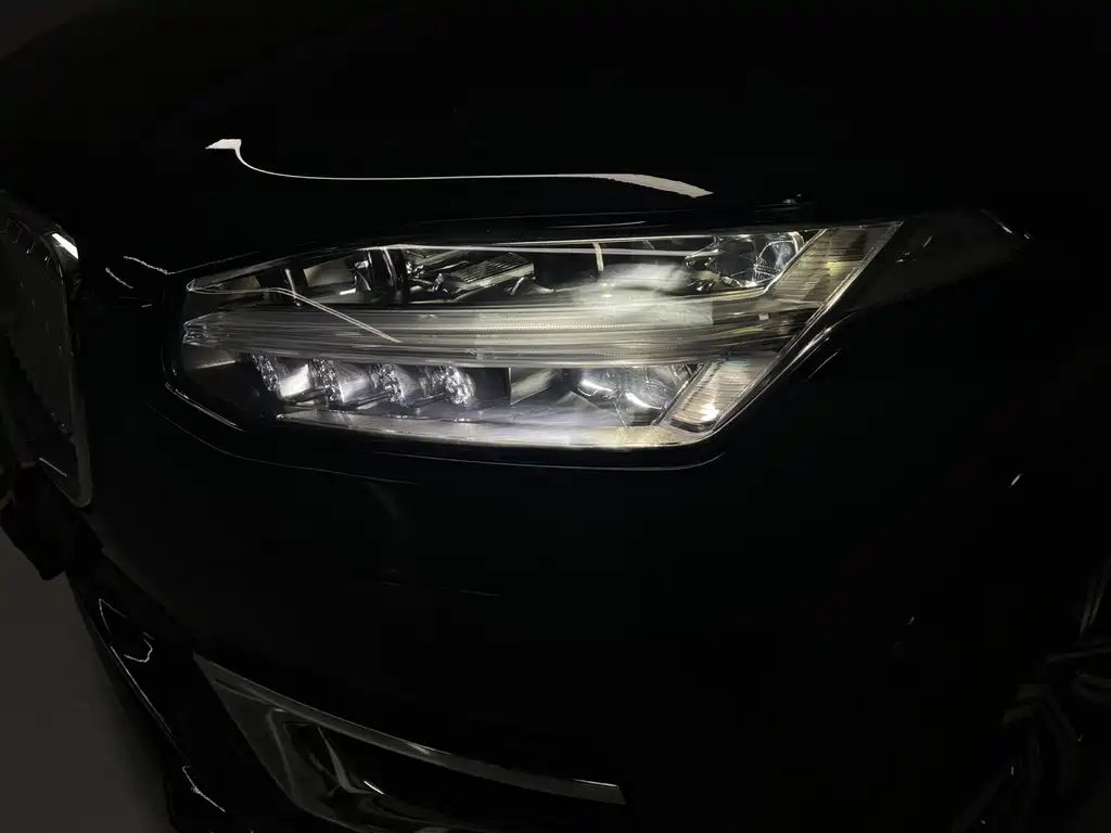 Volvo XC90 — фото 4