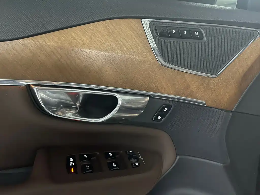 Volvo XC90 — фото 7