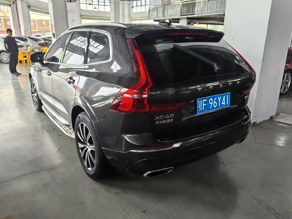 Volvo XC60 — фото 5