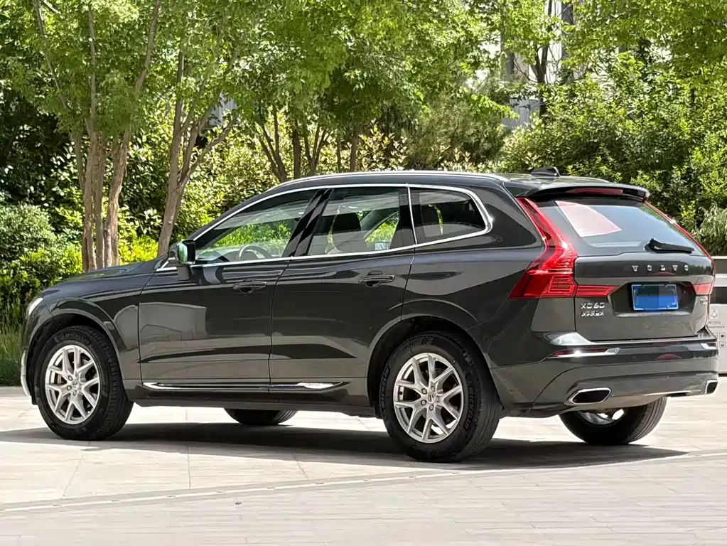 Volvo XC60 — фото 6