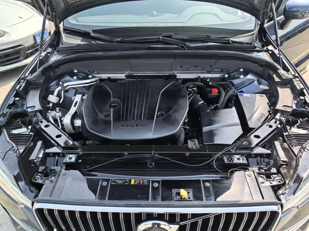 Volvo XC60 — фото 13