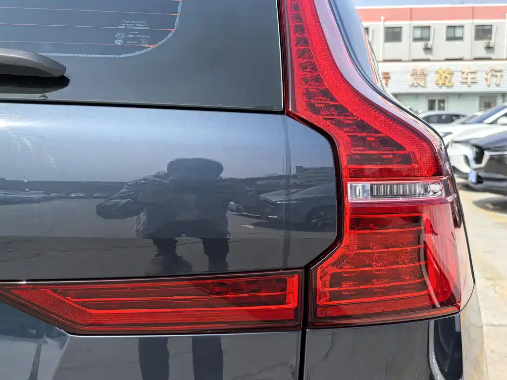 Volvo XC60 — фото 16