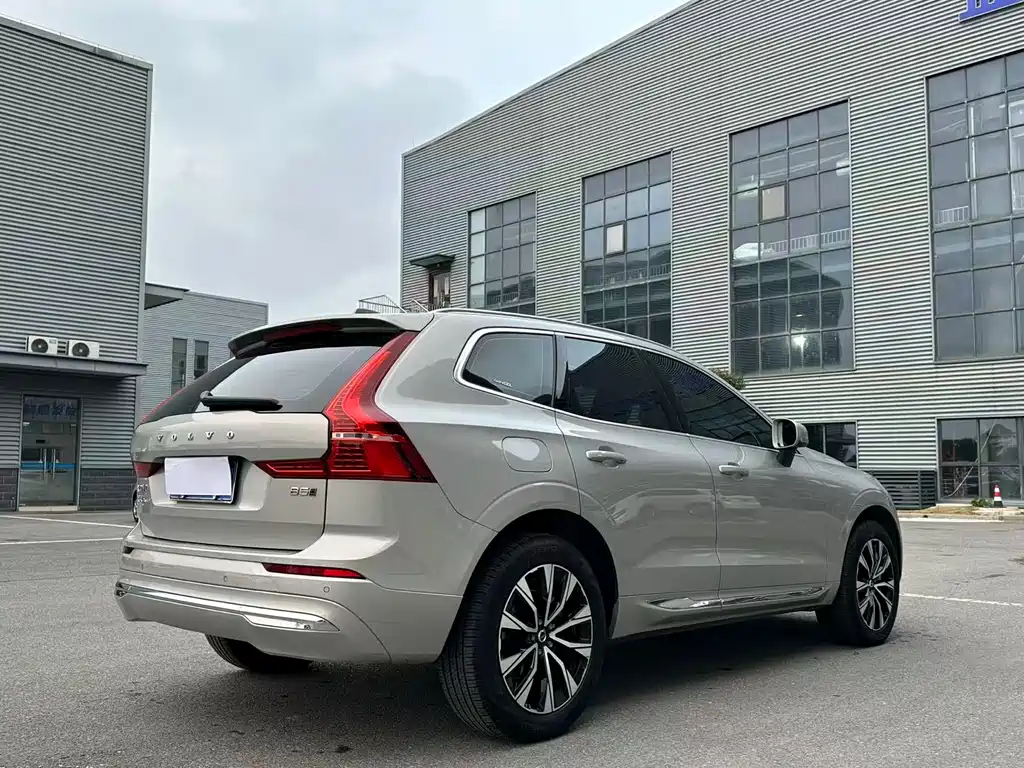 Volvo XC60 — фото 2