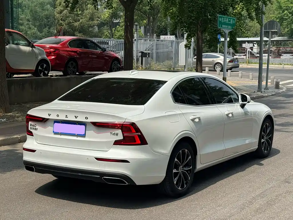 Volvo S60 — фото 4
