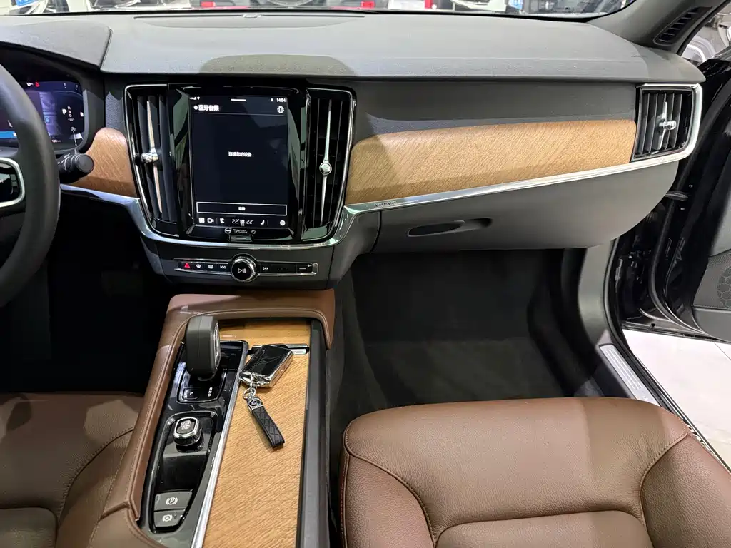 Volvo S90 — фото 15