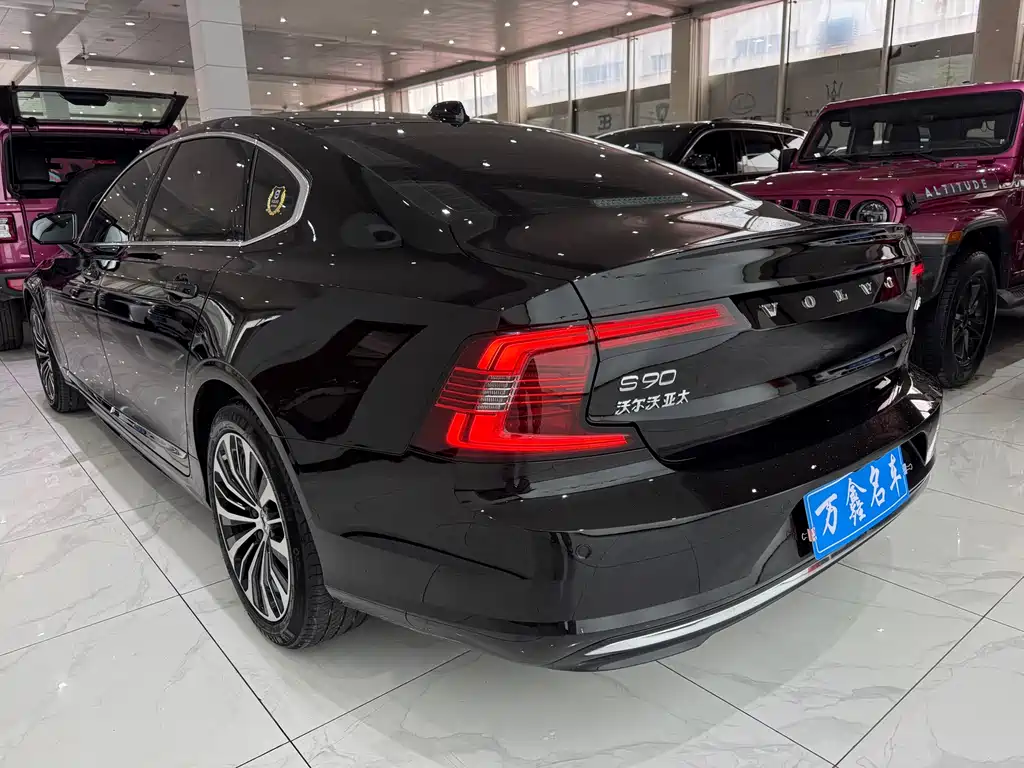 Volvo S90 — фото 18