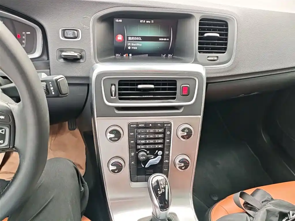 Volvo S60 — фото 13