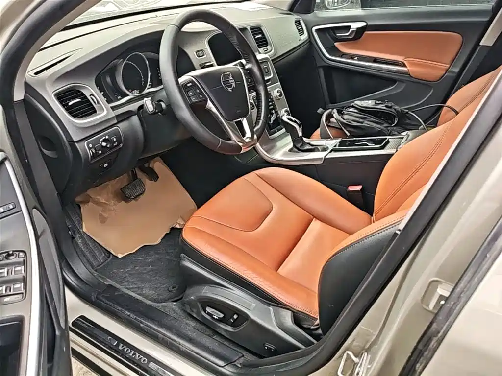 Volvo S60 — фото 15