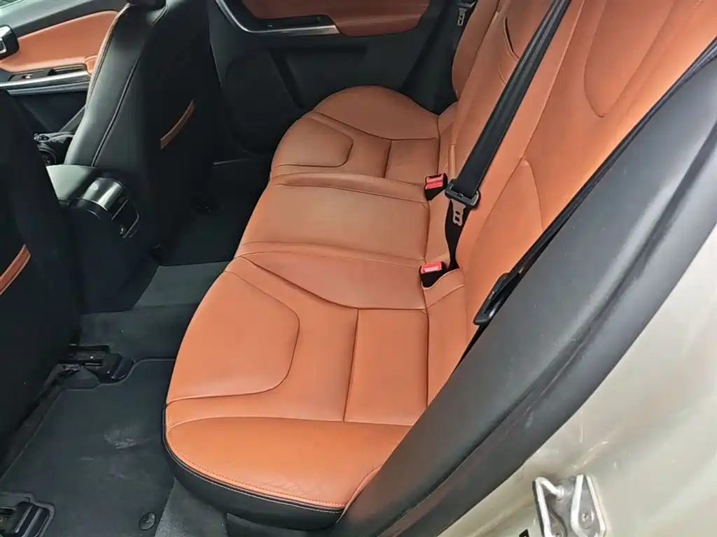 Volvo S60 — фото 17