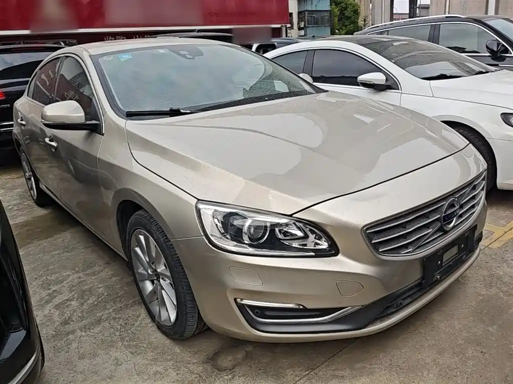 Volvo S60 — фото 4