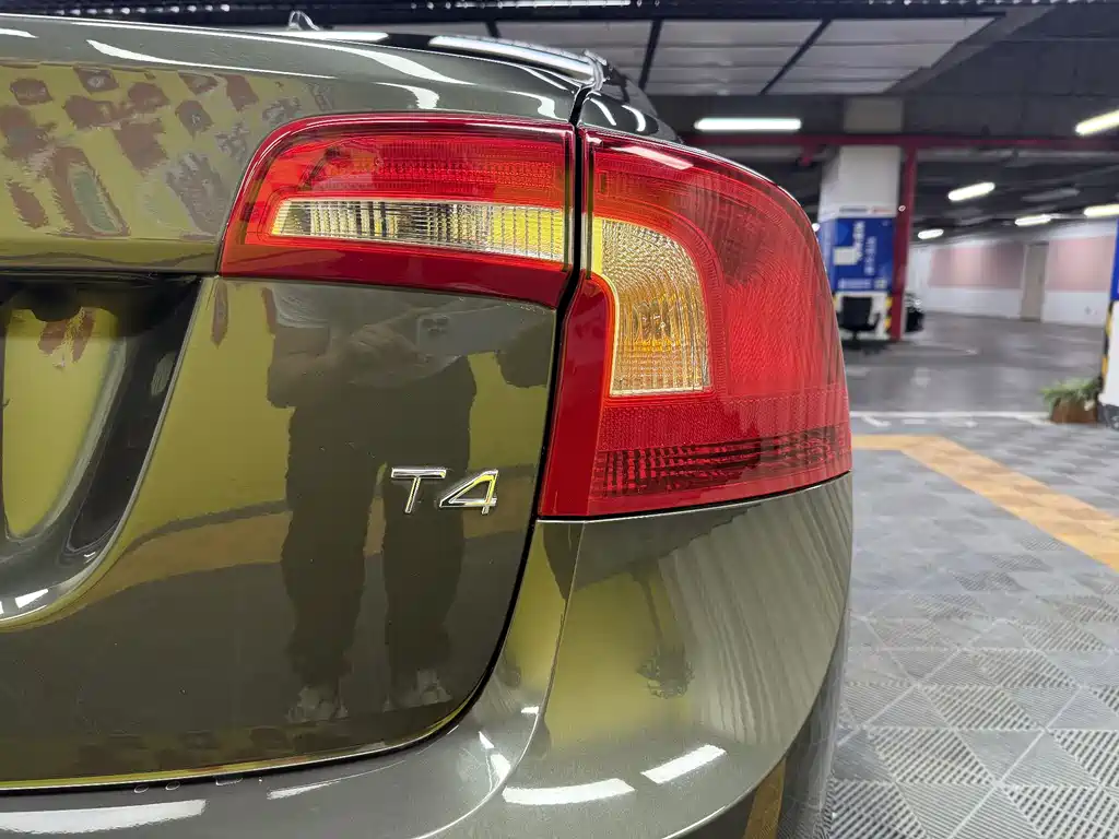 Volvo S60 — фото 14