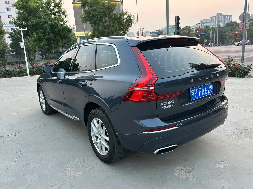 Volvo XC60 — фото 15