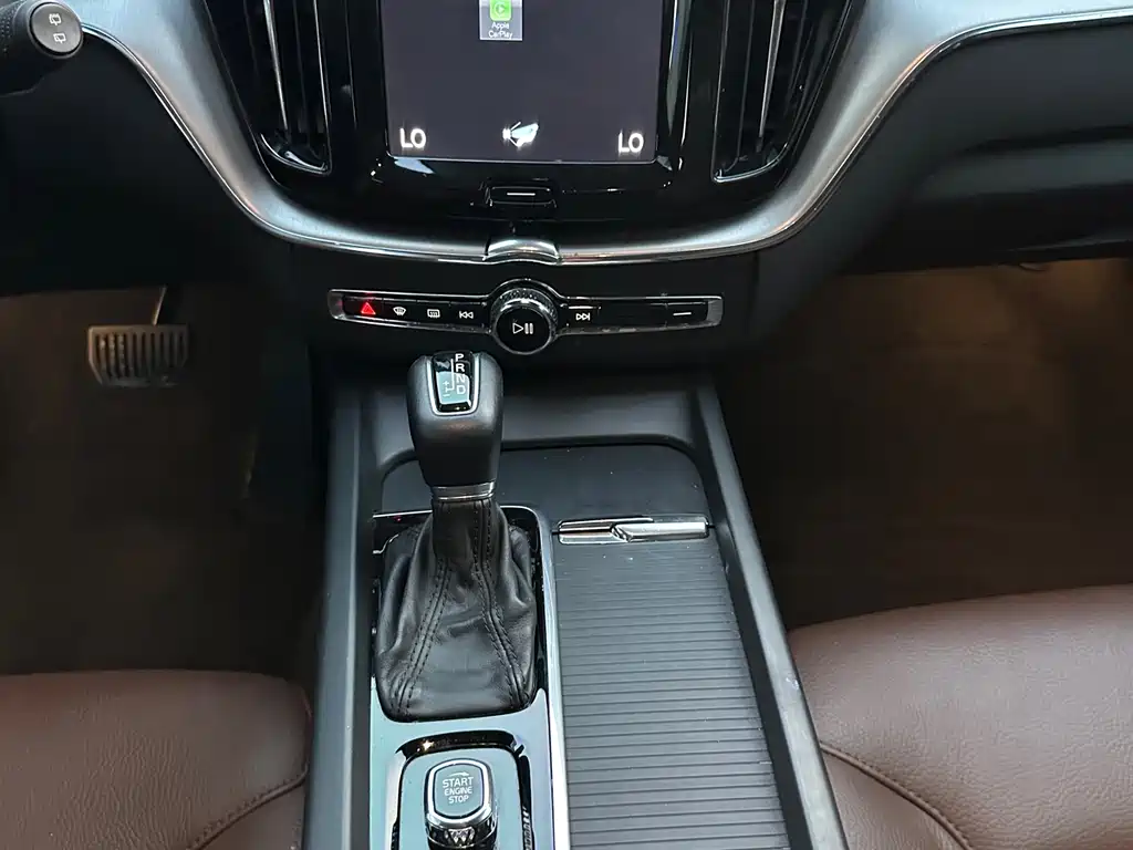 Volvo XC60 — фото 10
